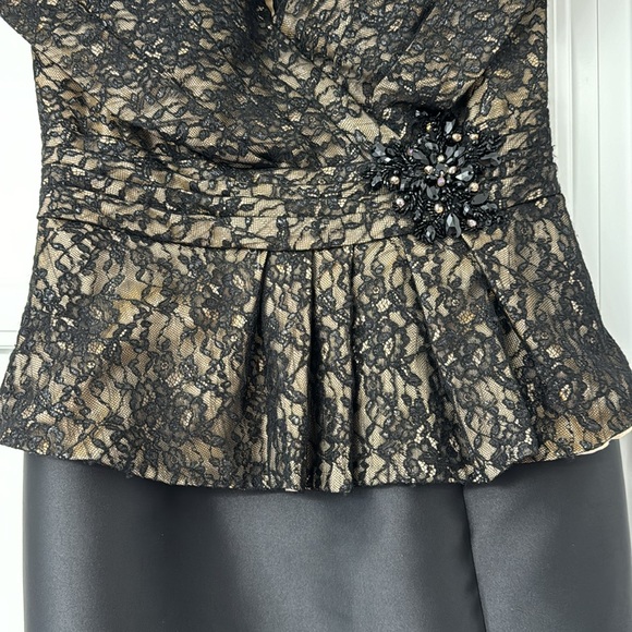 Peplum, lace and taffeta gown - Picture 4 of 15